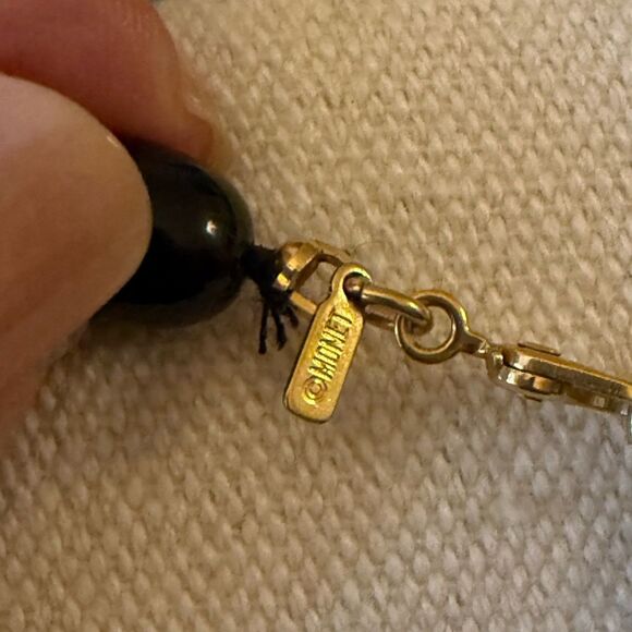 Vintage Monet Signed Black Graduated Bead Necklace with Gold Tone Spacers. - Picture 4 of 5